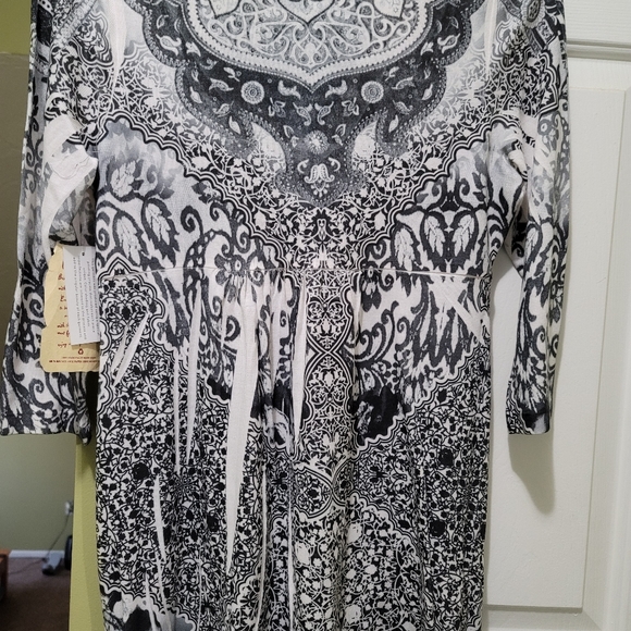 One World Blouse - Picture 3 of 4